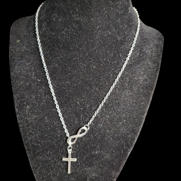 NWOT Infinity Necklace Silver, cross runs inside infinity to endless design - Picture 5 of 10